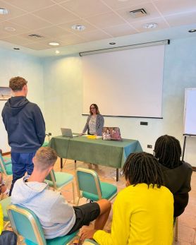 CORSO DI ITALIANO AI GIOVANI GIOCATORI DEL MODENA FC