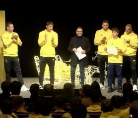 OXFORD SCHOOL ALLA FESTA DEL NATALE GIALLOBLU'